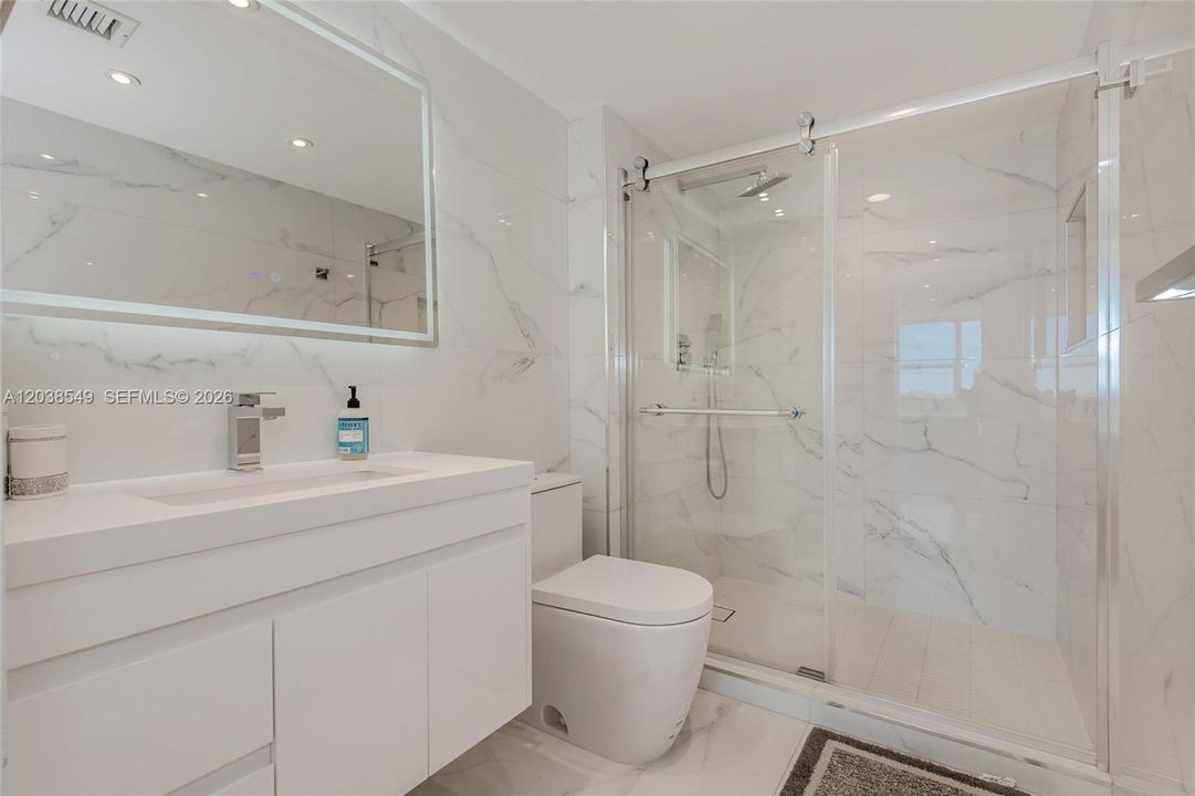 For Rent: $5,900 (2 beds, 2 baths, 1080 Square Feet)