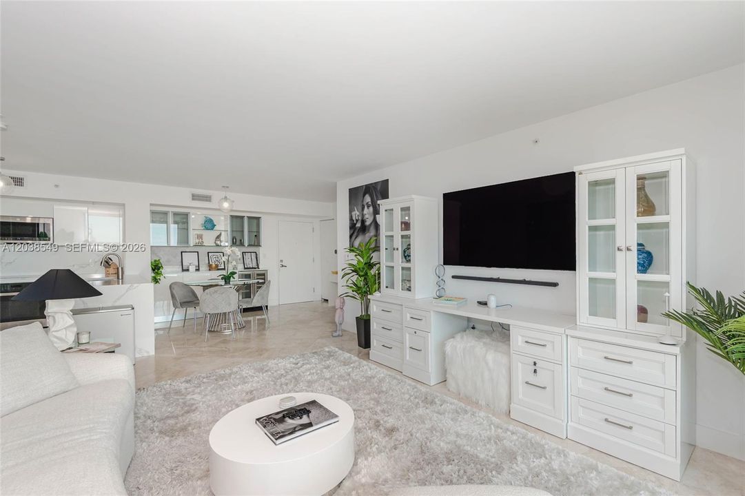 For Rent: $5,900 (2 beds, 2 baths, 1080 Square Feet)