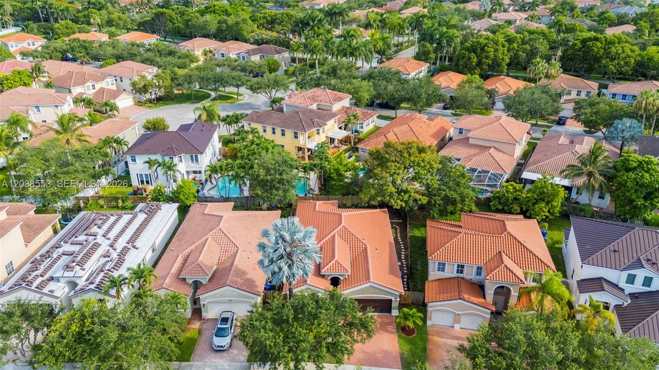 En Venta: $720,000 (4 camas, 2 baños, 2034 Pies cuadrados)