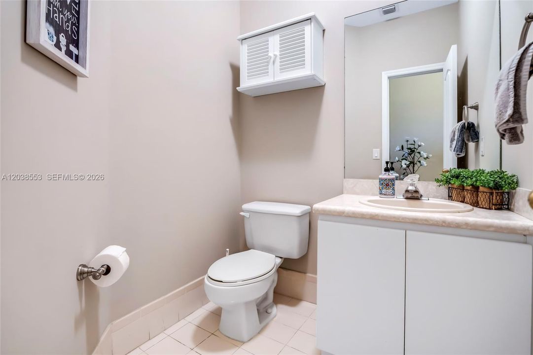 En Venta: $720,000 (4 camas, 2 baños, 2034 Pies cuadrados)