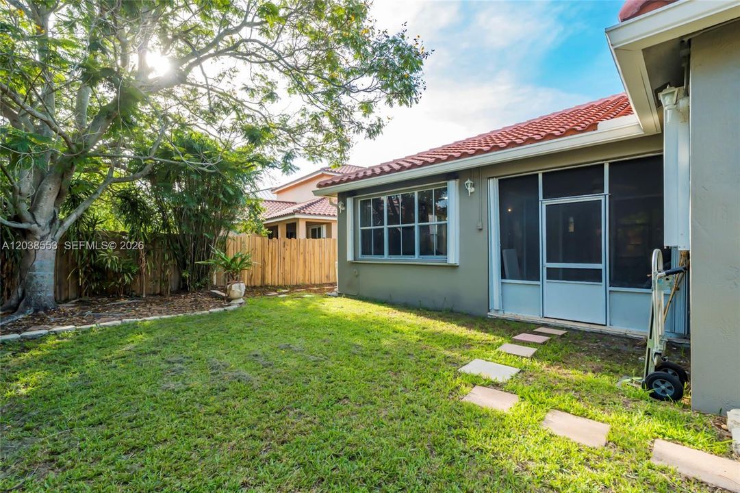 En Venta: $720,000 (4 camas, 2 baños, 2034 Pies cuadrados)