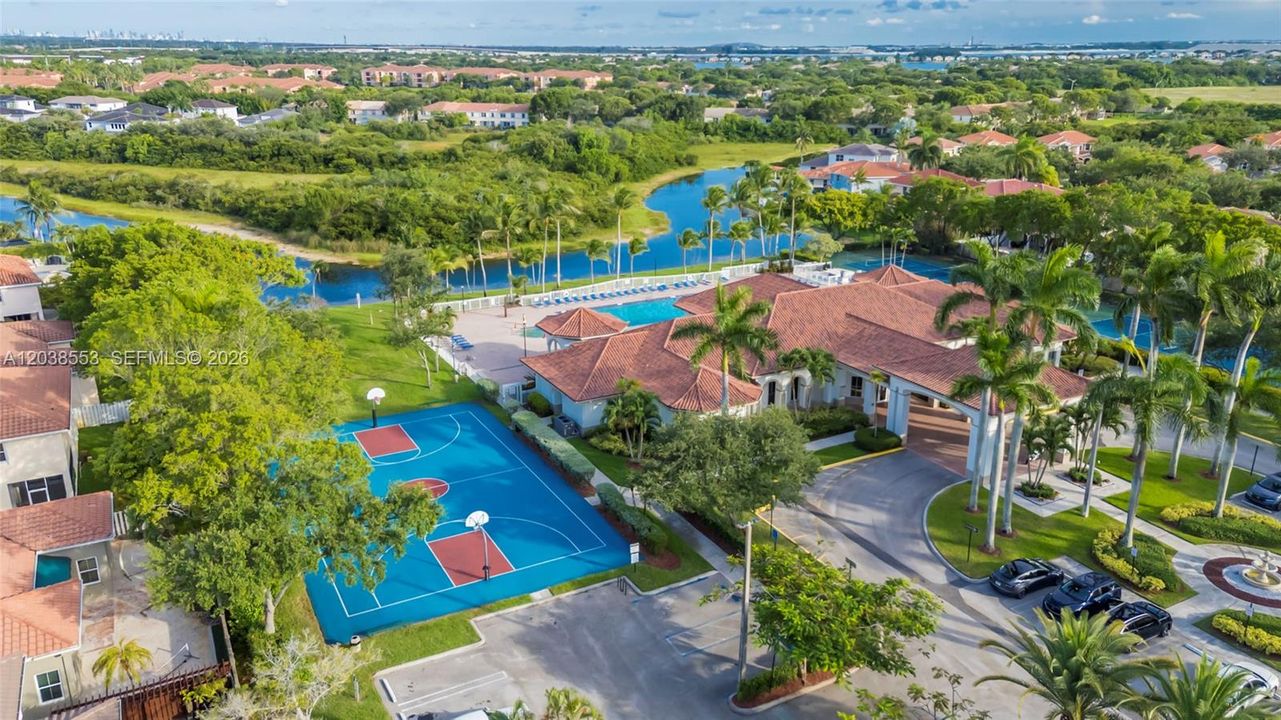 En Venta: $720,000 (4 camas, 2 baños, 2034 Pies cuadrados)