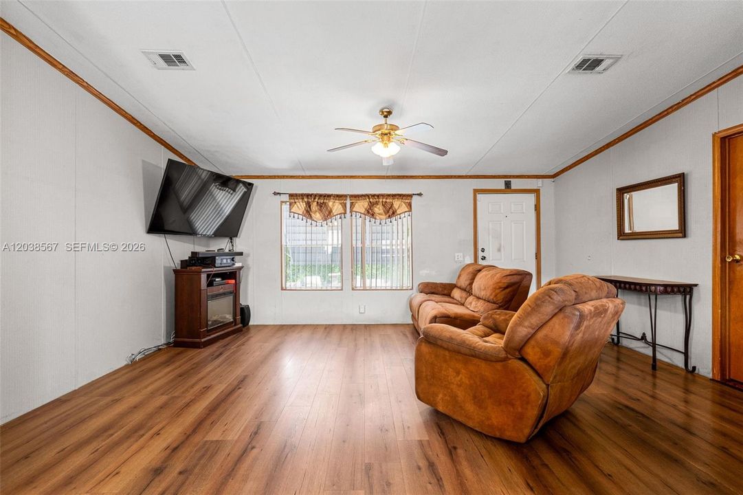 For Sale: $495,000 (3 beds, 2 baths, 1344 Square Feet)