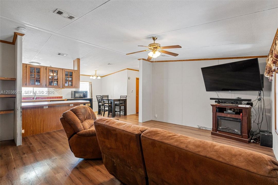 For Sale: $495,000 (3 beds, 2 baths, 1344 Square Feet)