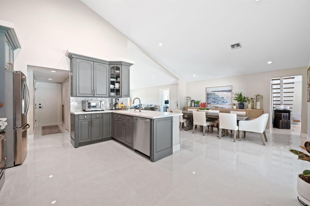 14-web-or-mls-22612-middletown-dr