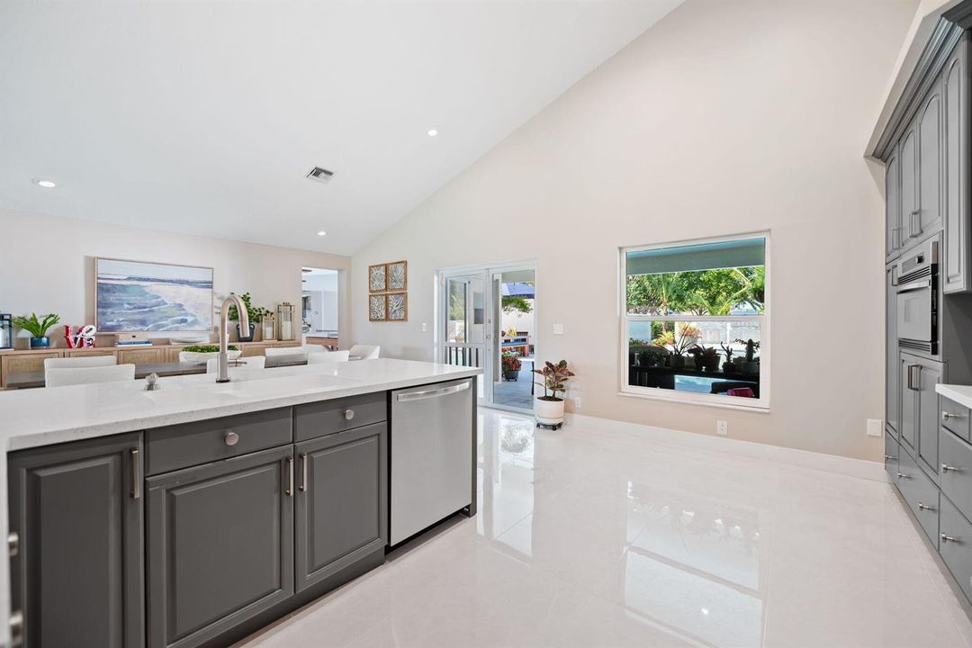 16-web-or-mls-22612-middletown-dr
