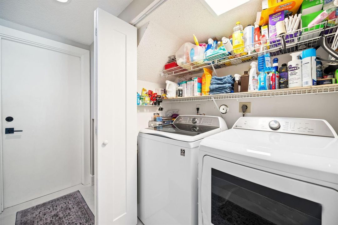 37-web-or-mls-22612-middletown-dr