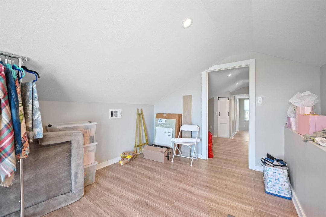 27-web-or-mls-22612-middletown-dr