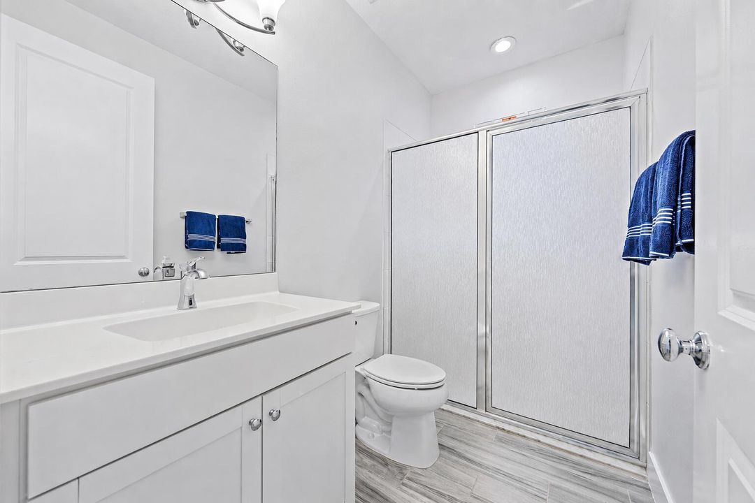 Guest Bathroom - 1st Floor