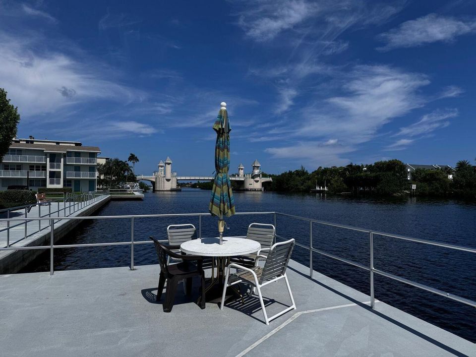 Intracoastal seating