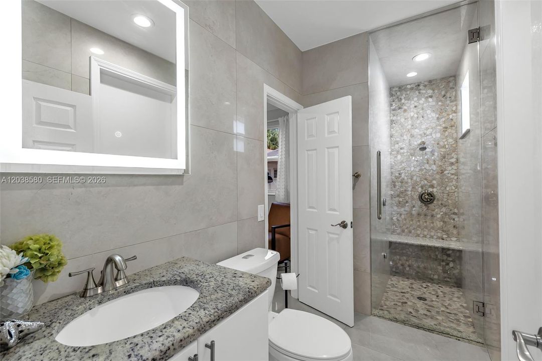DOWNSTAIRS BATHROOM W/ACCESS TO POOL