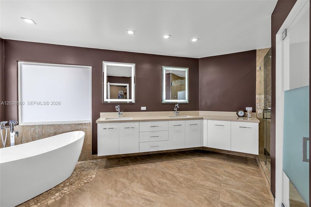STAND ALONE TUB AND OVERSIZED SHOWER