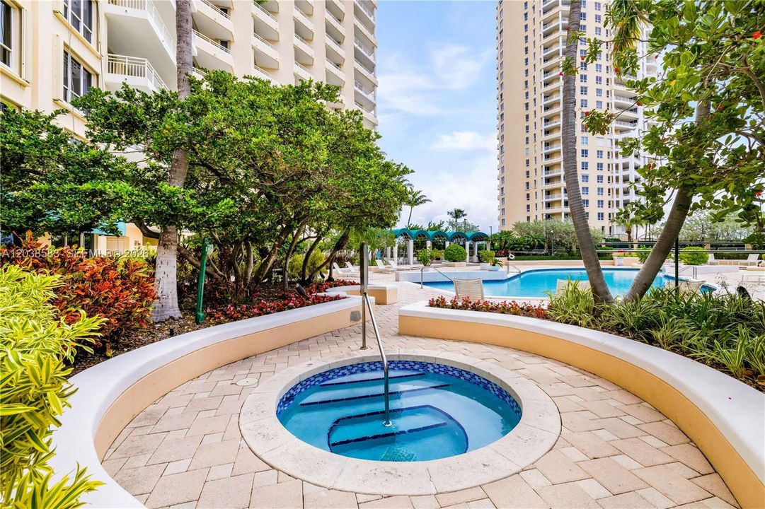 For Sale: $870,000 (2 beds, 2 baths, 1310 Square Feet)