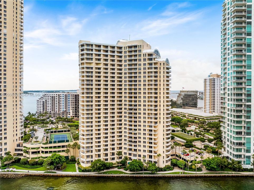 For Sale: $870,000 (2 beds, 2 baths, 1310 Square Feet)