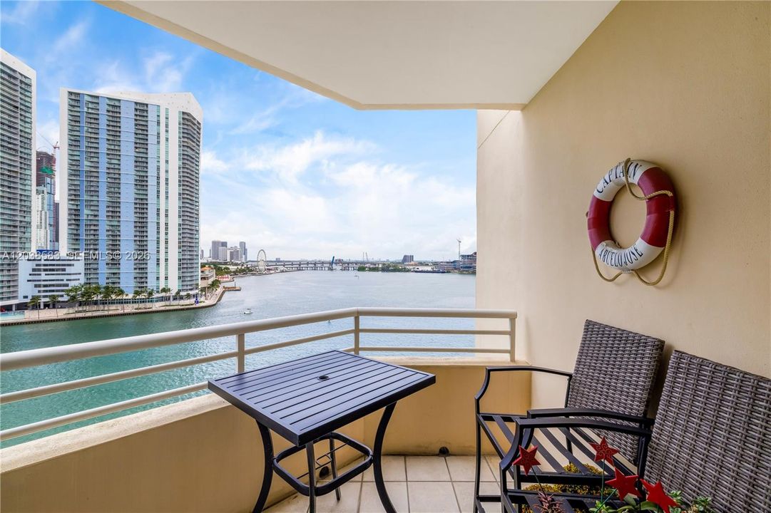 For Sale: $870,000 (2 beds, 2 baths, 1310 Square Feet)