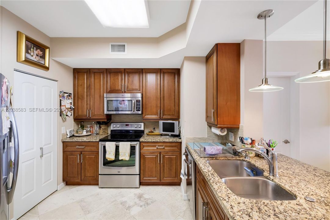 For Sale: $870,000 (2 beds, 2 baths, 1310 Square Feet)