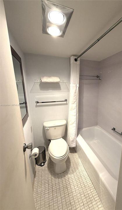 For Sale: $215,000 (1 beds, 1 baths, 913 Square Feet)