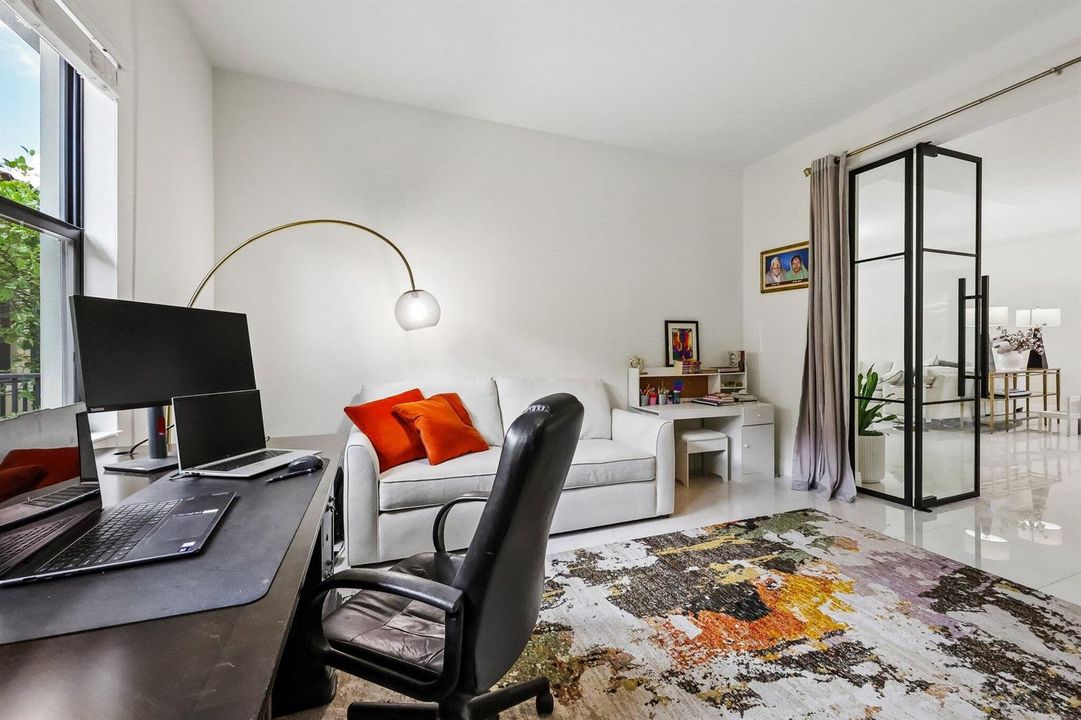 OFFICE/DEN