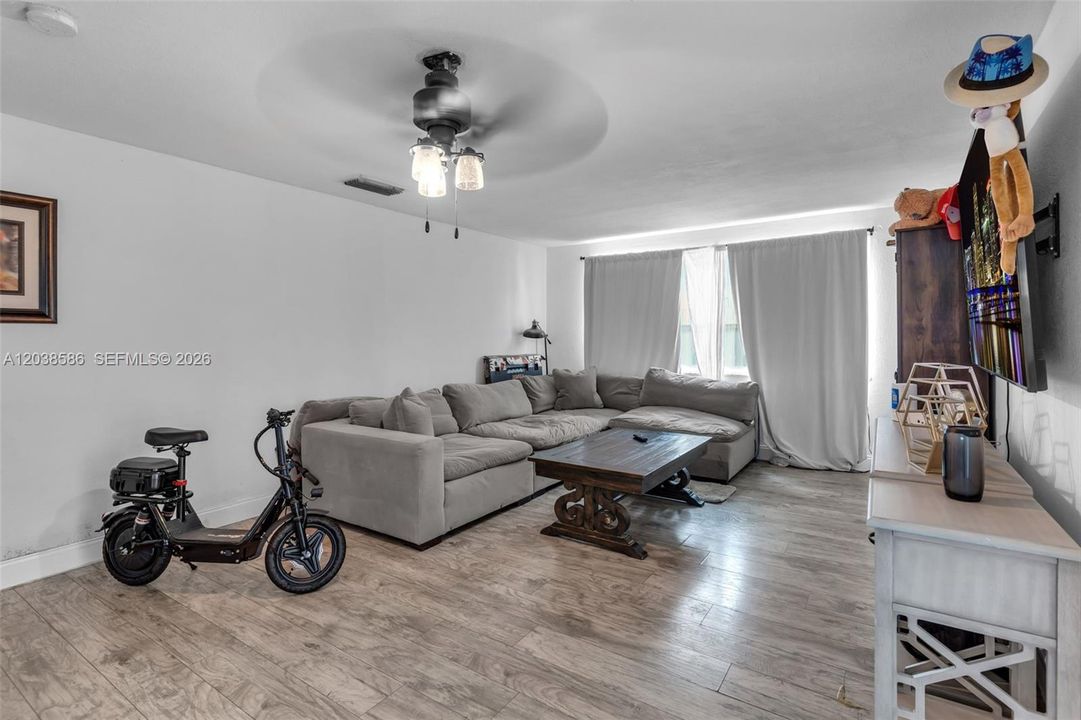 На продажу: $699,900 (3 спален, 2 ванн, 1696 Квадратных фут)
