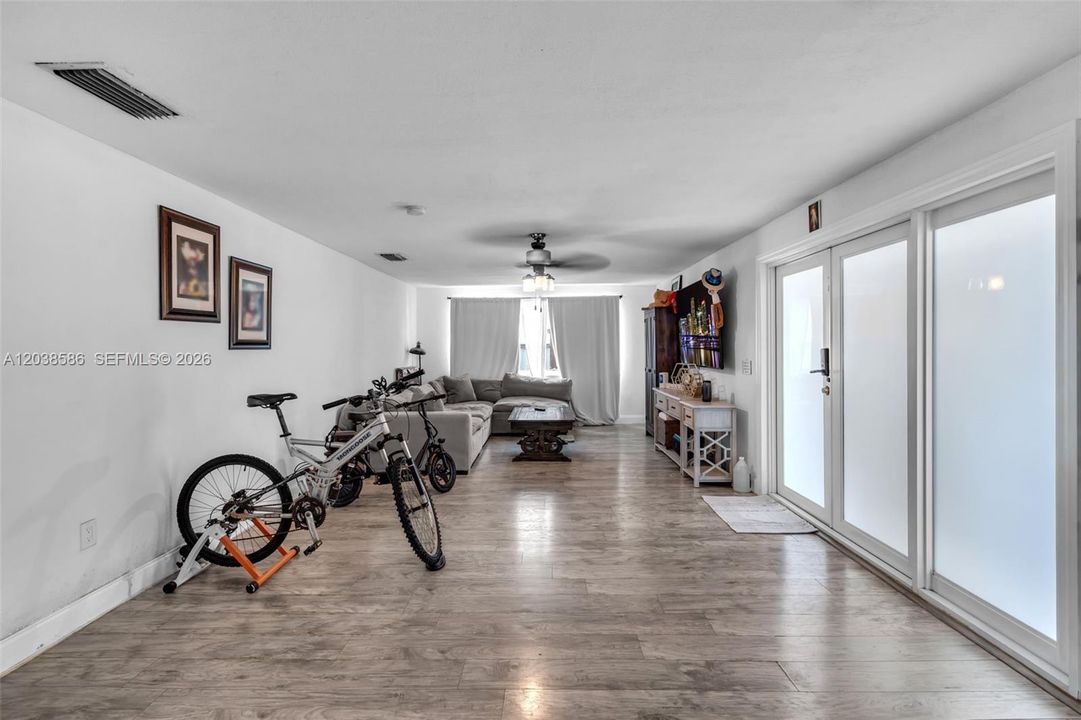 На продажу: $699,900 (3 спален, 2 ванн, 1696 Квадратных фут)