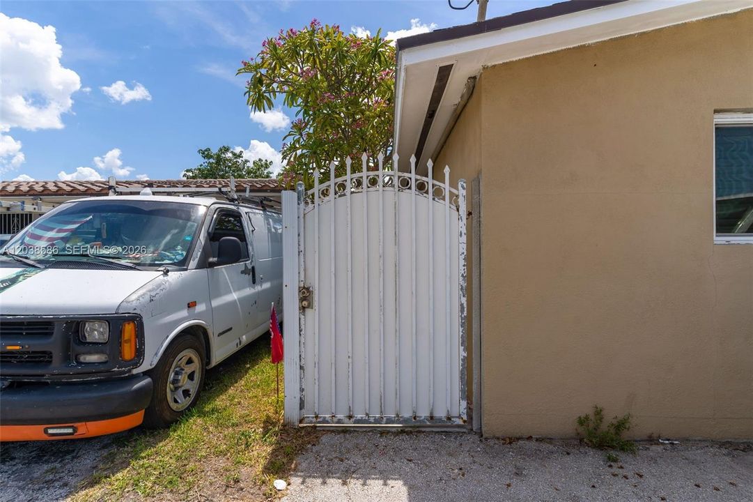 На продажу: $699,900 (3 спален, 2 ванн, 1696 Квадратных фут)