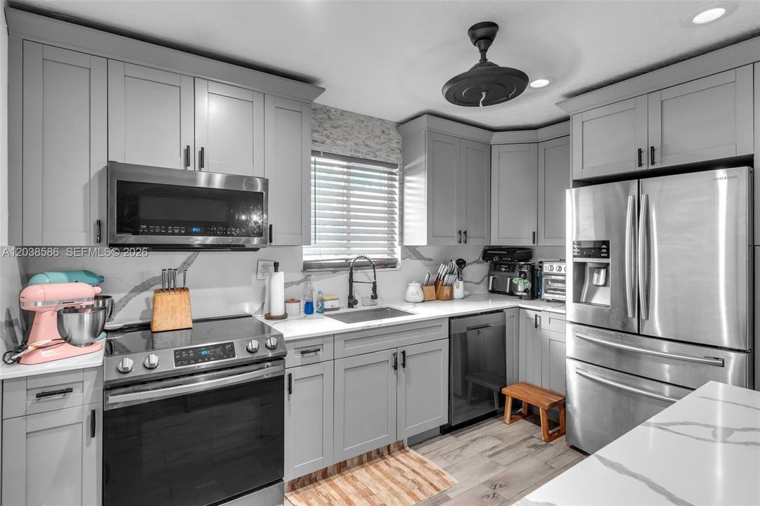 На продажу: $699,900 (3 спален, 2 ванн, 1696 Квадратных фут)
