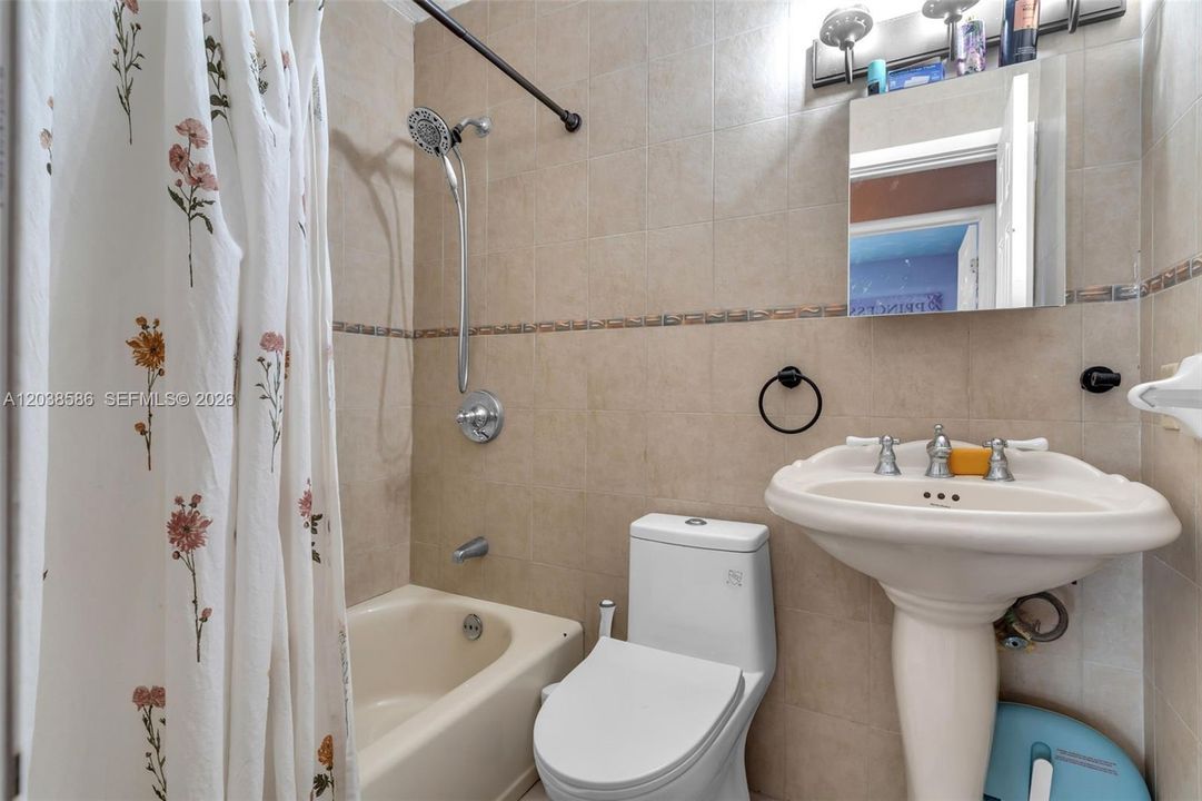 На продажу: $699,900 (3 спален, 2 ванн, 1696 Квадратных фут)