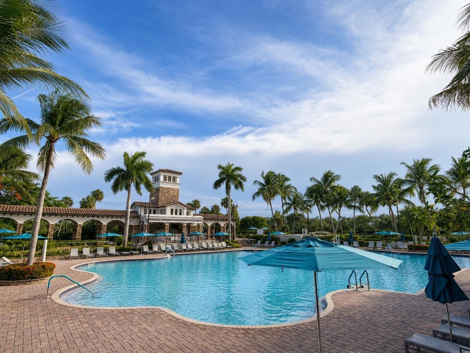 Plaza del Lago Pool