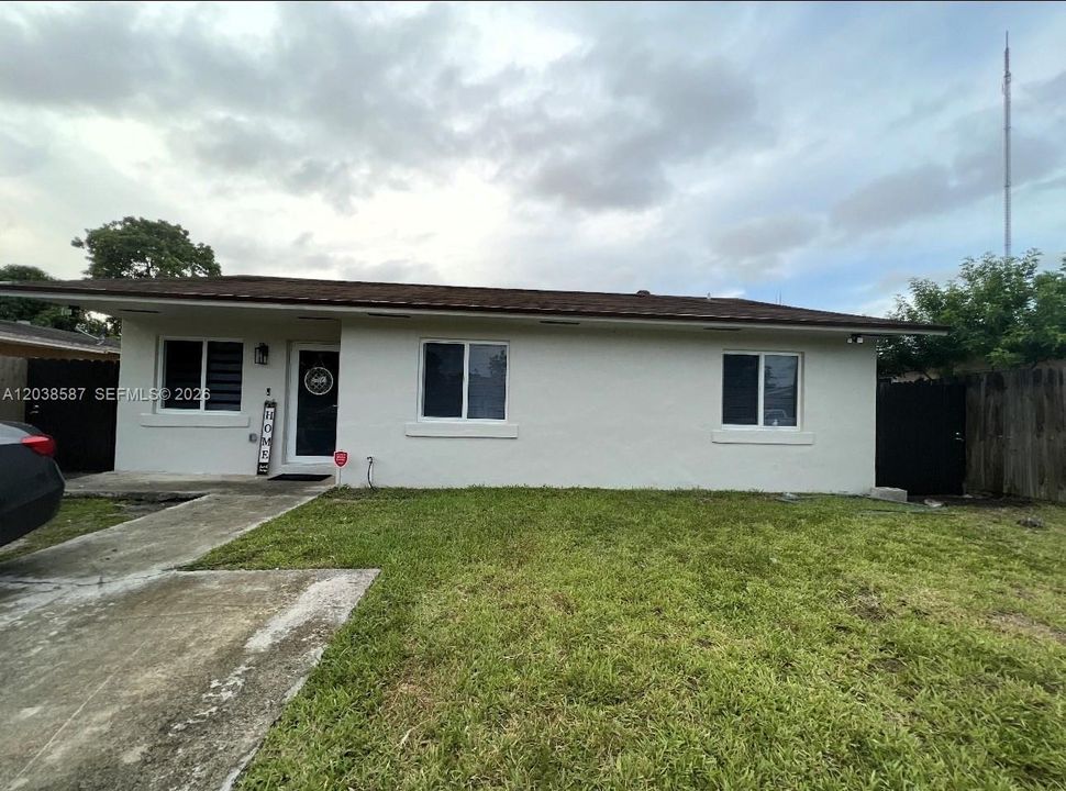 For Sale: $449,900 (3 beds, 2 baths, 1156 Square Feet)