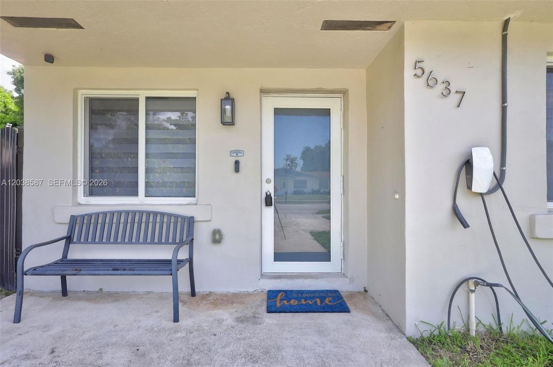For Sale: $449,900 (3 beds, 2 baths, 1156 Square Feet)