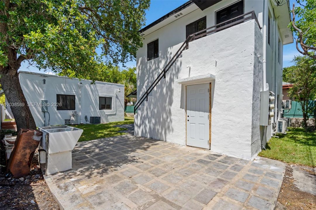 В аренду: $2,000 (1 спален, 1 ванн, 600 Квадратных фут)