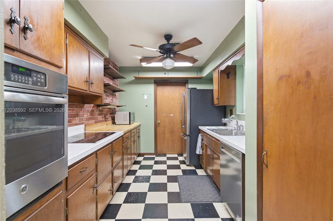 For Sale: $475,000 (3 beds, 2 baths, 1806 Square Feet)