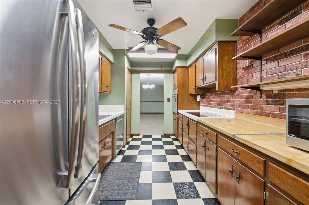 For Sale: $475,000 (3 beds, 2 baths, 1806 Square Feet)
