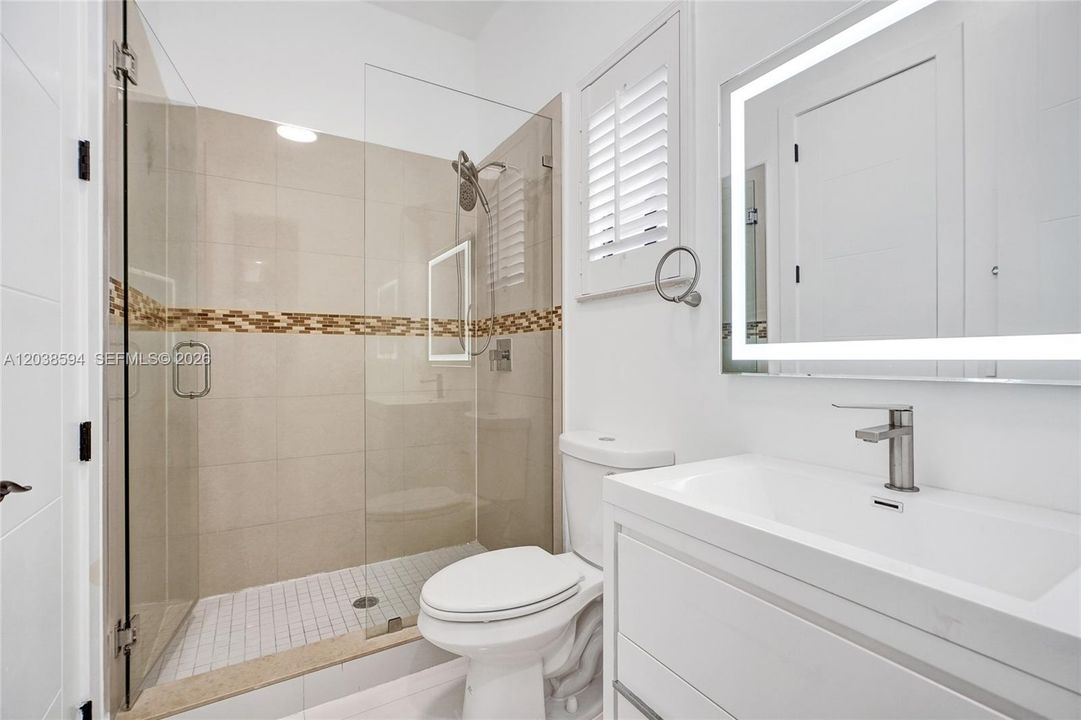 For Sale: $1,499,000 (5 beds, 4 baths, 3529 Square Feet)