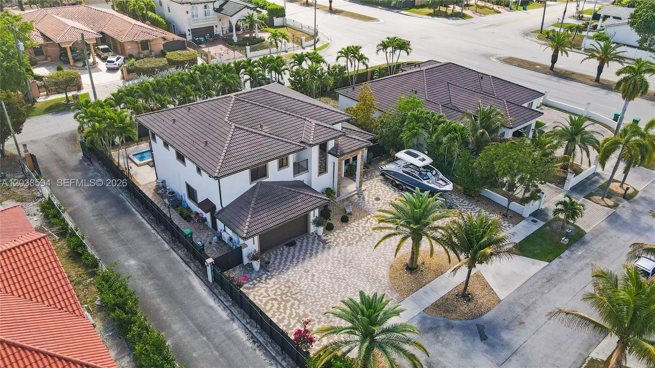 For Sale: $1,499,000 (5 beds, 4 baths, 3529 Square Feet)