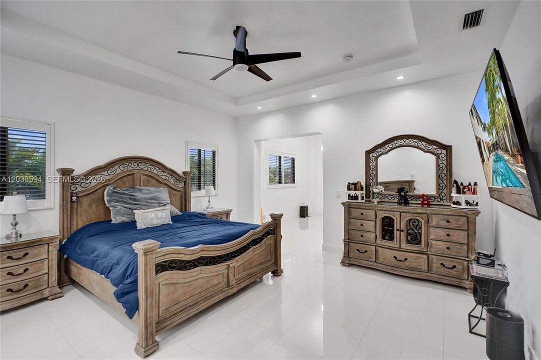 For Sale: $1,499,000 (5 beds, 4 baths, 3529 Square Feet)