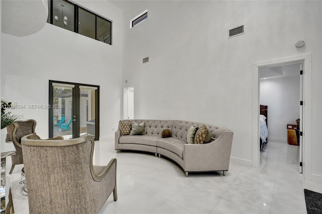 For Sale: $1,499,000 (5 beds, 4 baths, 3529 Square Feet)