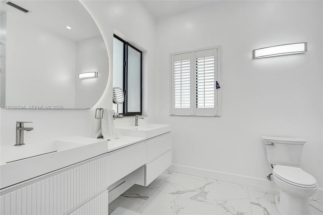 For Sale: $1,499,000 (5 beds, 4 baths, 3529 Square Feet)