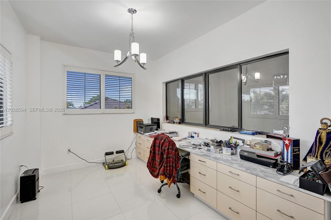 For Sale: $1,499,000 (5 beds, 4 baths, 3529 Square Feet)