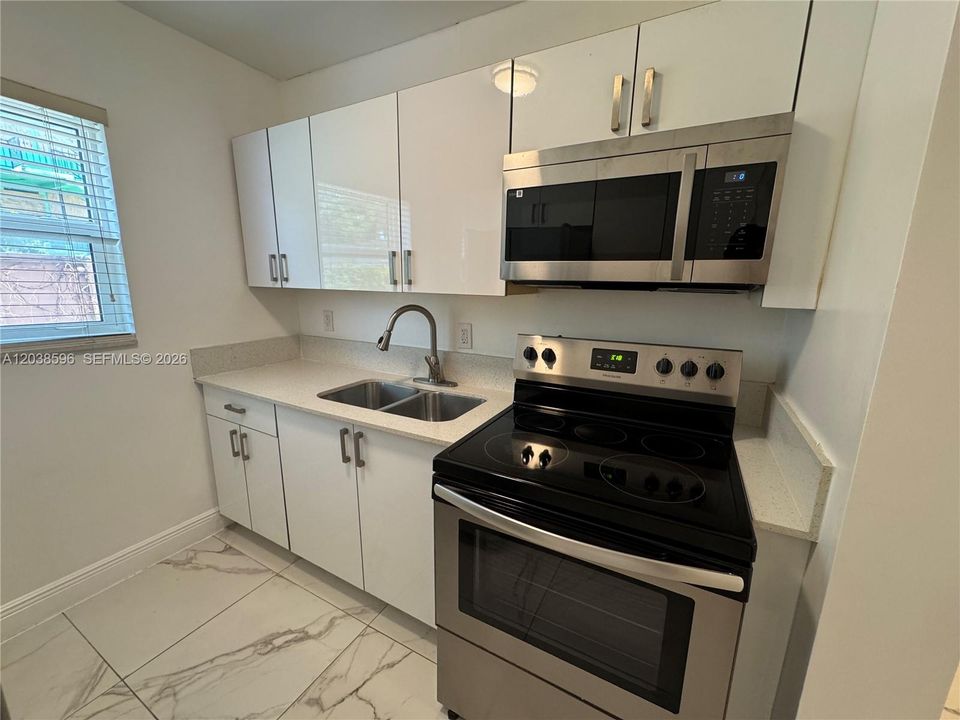 В аренду: $1,950 (2 спален, 1 ванн, 1600 Квадратных фут)