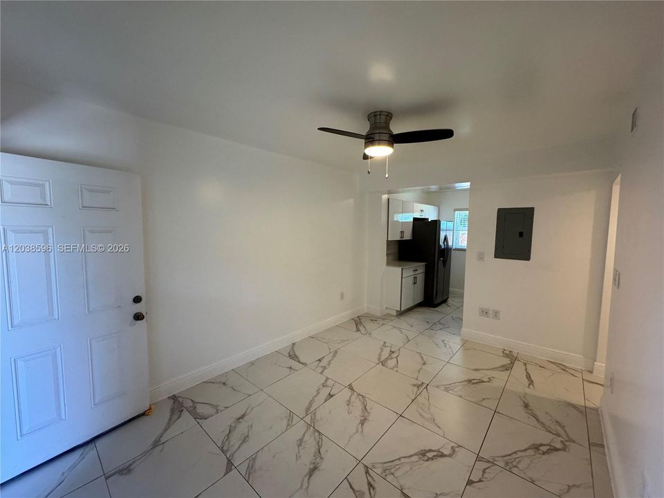 В аренду: $1,950 (2 спален, 1 ванн, 1600 Квадратных фут)