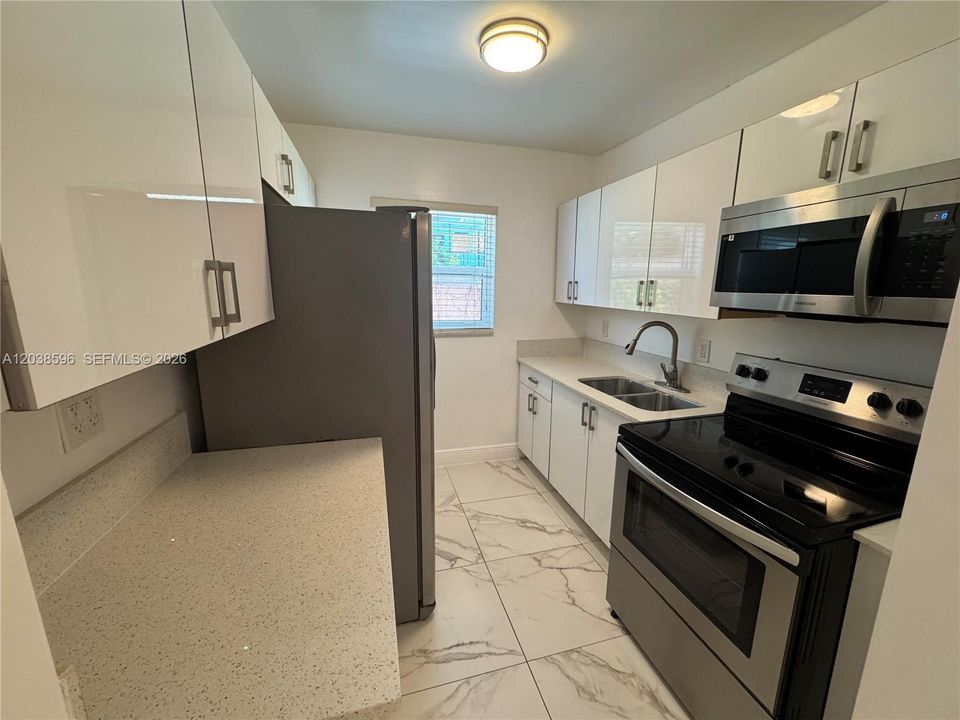 В аренду: $1,950 (2 спален, 1 ванн, 1600 Квадратных фут)