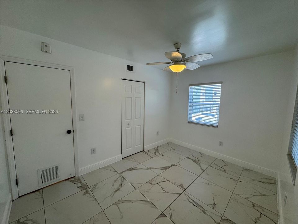 В аренду: $1,950 (2 спален, 1 ванн, 1600 Квадратных фут)