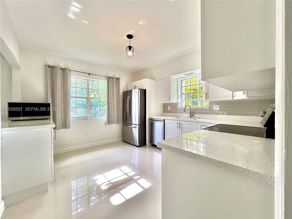 В аренду: $6,200 (3 спален, 2 ванн, 1708 Квадратных фут)