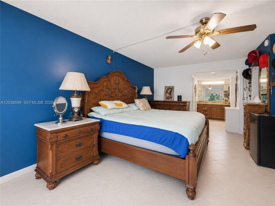 For Sale: $360,000 (2 beds, 2 baths, 1294 Square Feet)