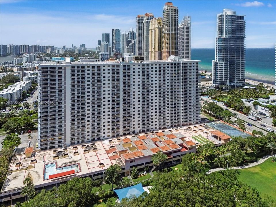 For Sale: $360,000 (2 beds, 2 baths, 1294 Square Feet)
