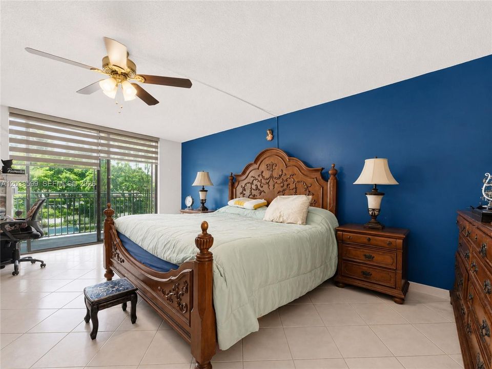 For Sale: $360,000 (2 beds, 2 baths, 1294 Square Feet)