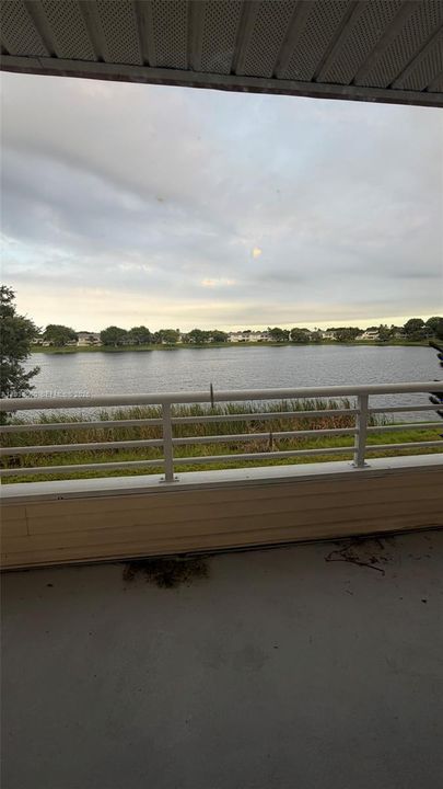 For Sale: $225,000 (2 beds, 2 baths, 1096 Square Feet)