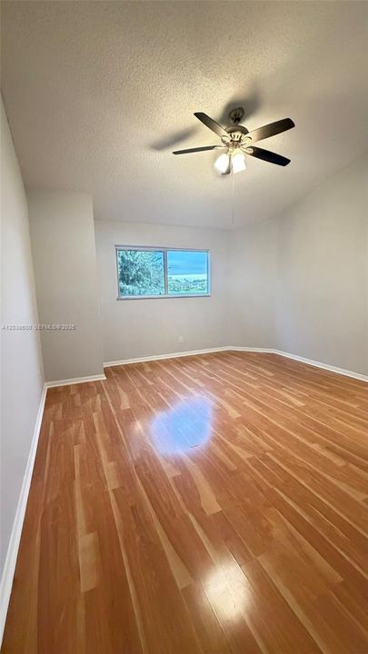 For Sale: $225,000 (2 beds, 2 baths, 1096 Square Feet)