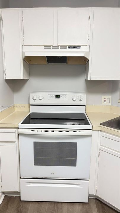 For Sale: $225,000 (2 beds, 2 baths, 1096 Square Feet)